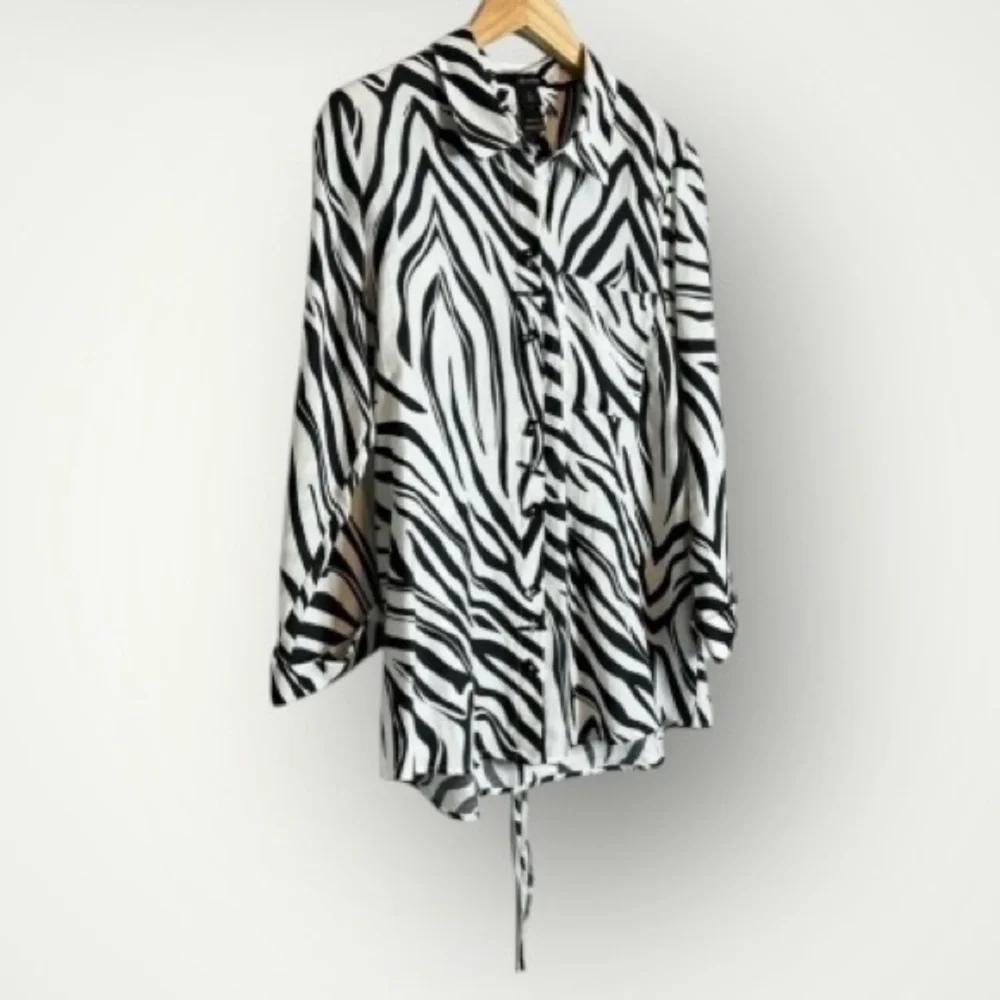 Ali Miles | Zebra Top 3/4 Sleeve Grommets With Tie Back EUC - Picture 3 of 8